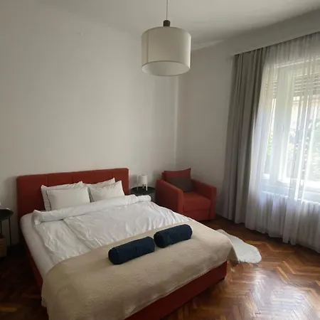 Flora Apartman *